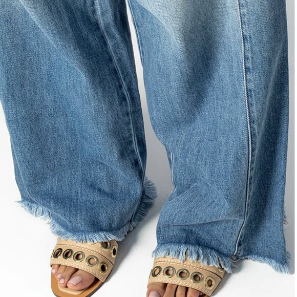 Shu Shop Codie Flat Slip On Sandal in Nude Size 7.5 Gold Eyelets Boho Chic - Picture 2 of 11